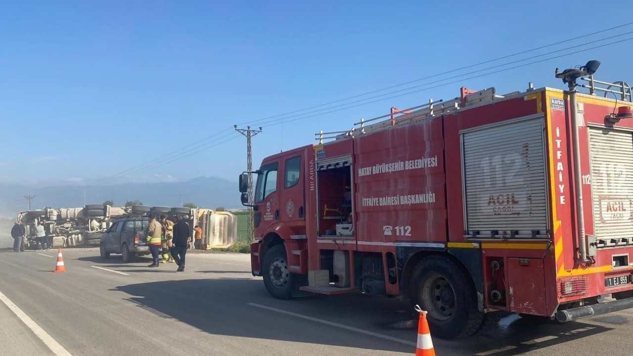 Hatay Kırıkhan’da Korkutan Kaza Hafriyat Kamyonu Devrildi (2)