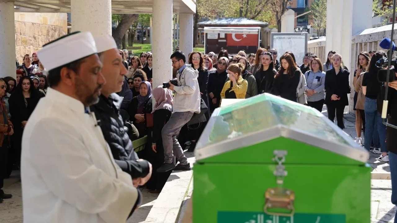 Kadirli Eski Adalet Komisyonu Başkanı Hamza Türker’in 2,5 Yaşındaki Oğlu Mustafa Kemal, Kırşehir’de Boğazına Çilek Kaçması Sonucu Yaşamını Yitirdi (2)