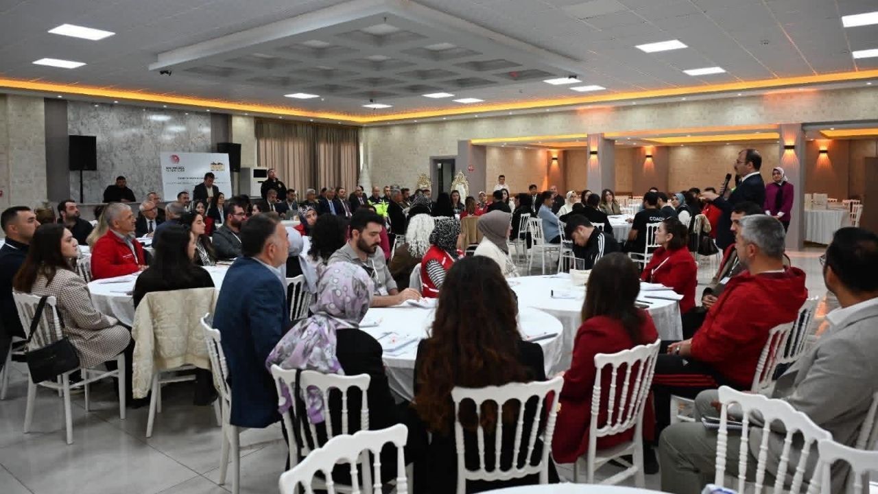 Kadirli’de Dev Adım Engelsiz Spor Çalıştayı Düzenlendi (1)