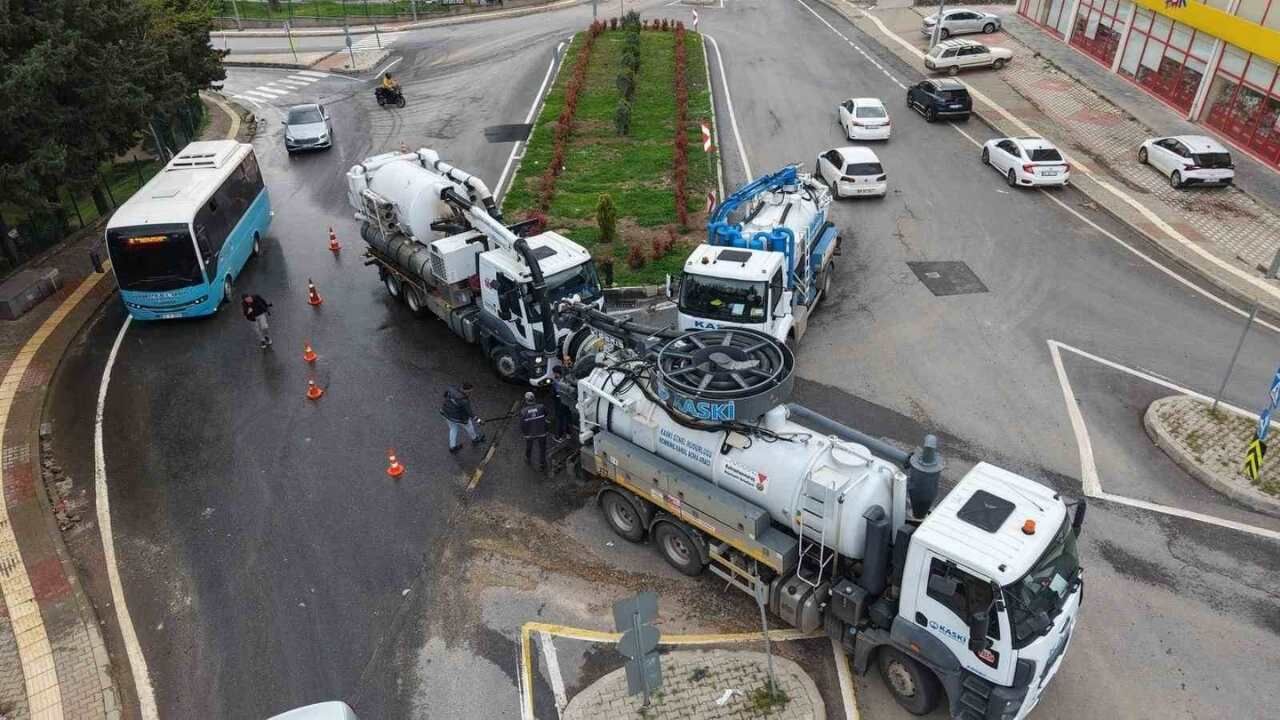 Kahramanmaraş’ta Sağanak Mesaisi Büyükşehir Ekipleri Şehri Temizliyor-1