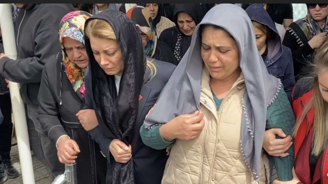 Kahramanmaraş'taki Saldırıda Hayatını Kaybeden Çocuk Osmaniye'de Defnedildi (1)