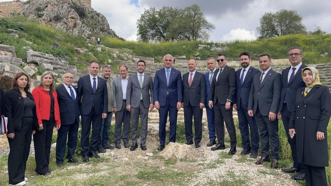 Kastabala'da Tarih Gün Yüzüne Çıkıyor Bakan Ersoy Yerinde İnceledi