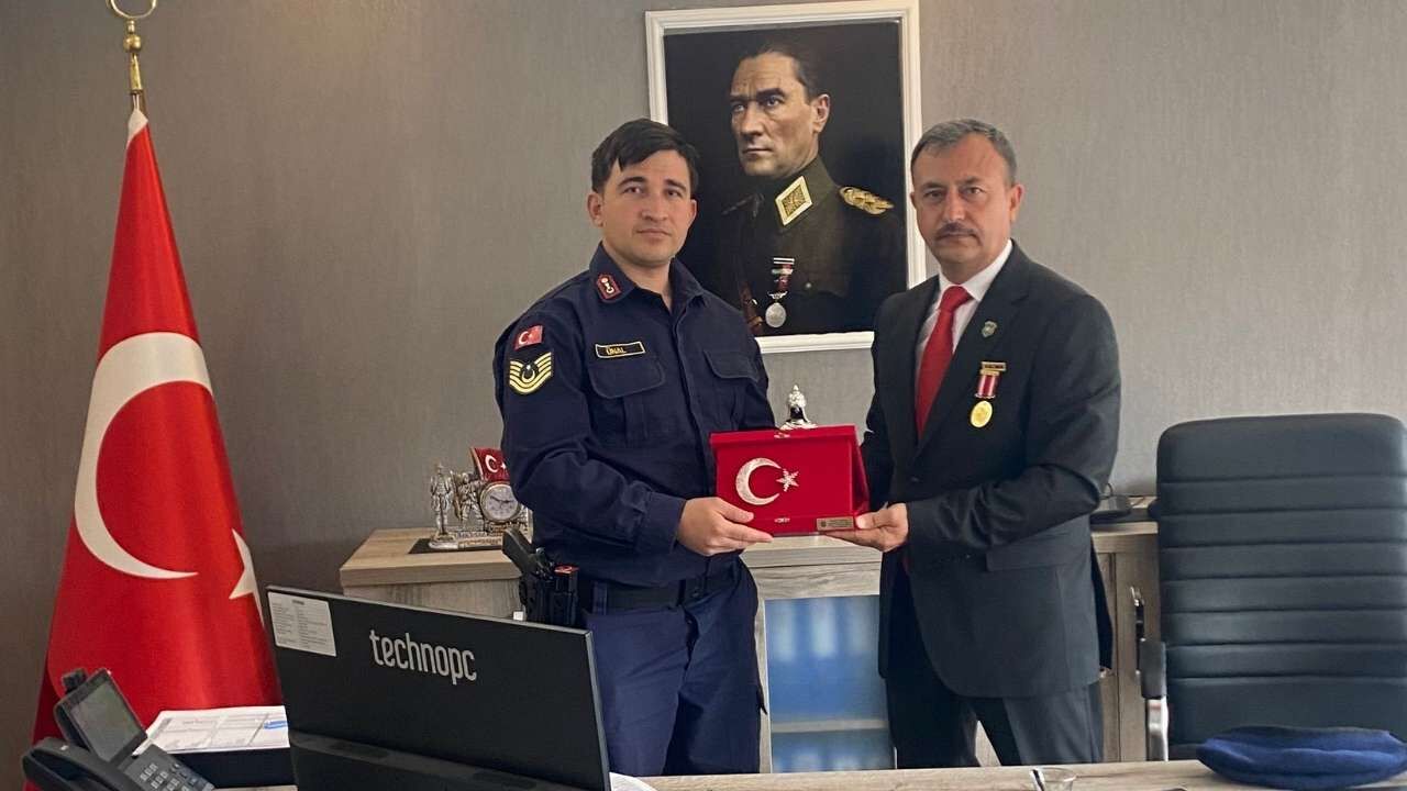 Osmaniye Şehit Ve Gazi Derneği'nden Jandarma'ya Anlamlı Ziyaret (5)