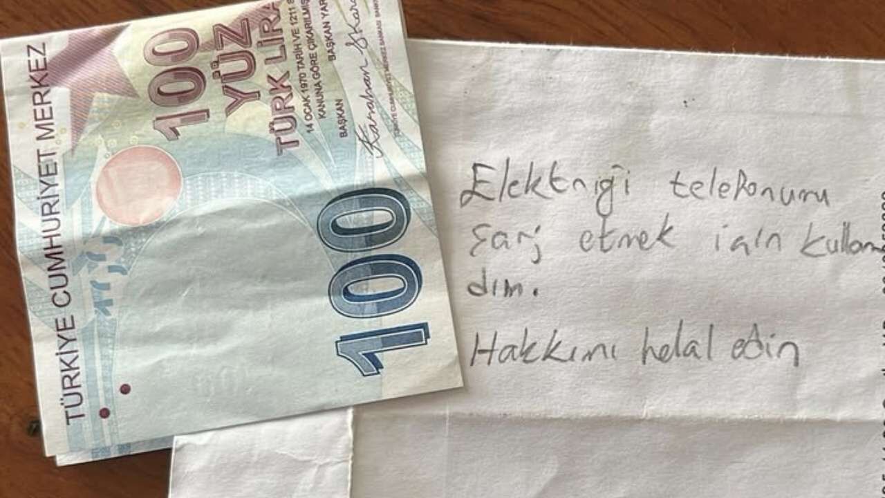 Osmaniye Toprakkale'de Duygulandıran Olay Camide Telefon Şarjına Helallik Notu (1)