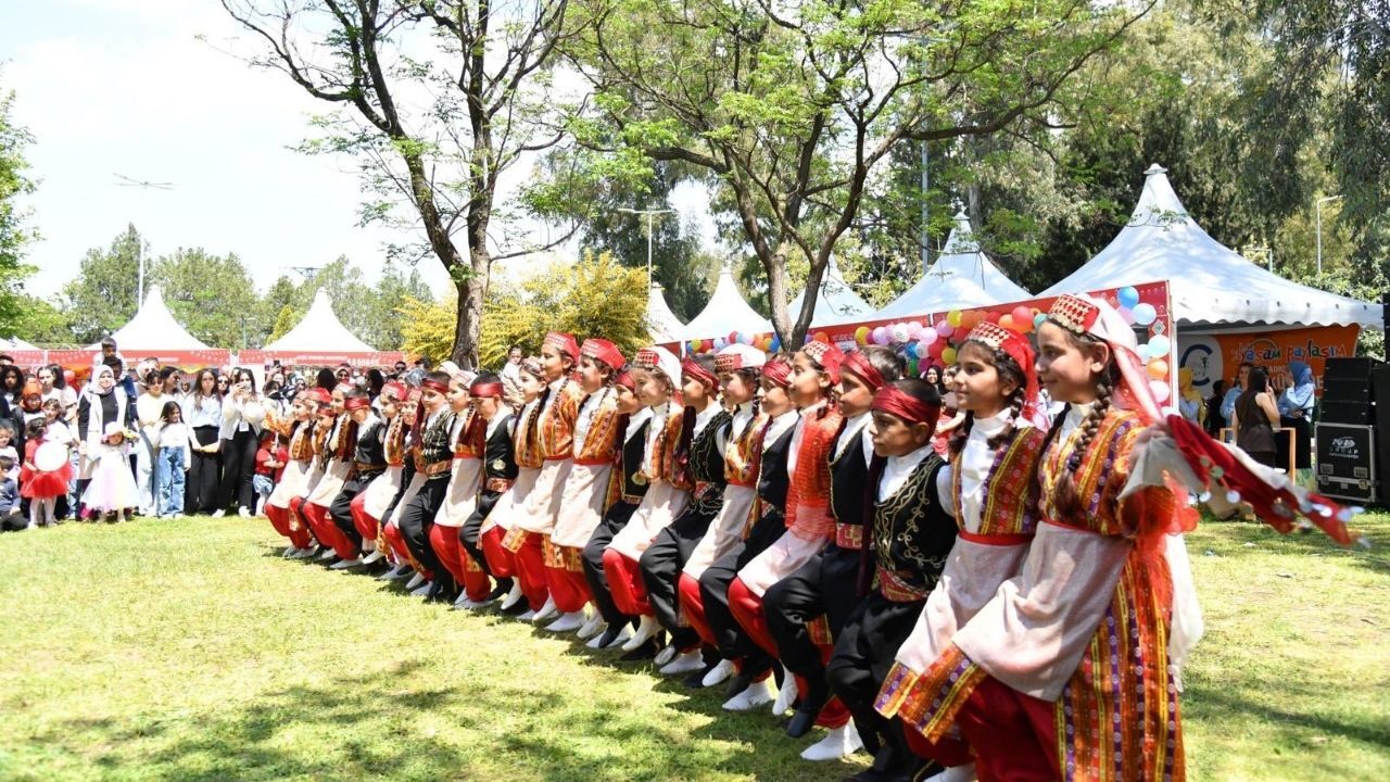 Osmaniye’de 10. Geleneksel Çocuk Şenliği Coşkusu Okü’de Renkli Görüntüler (1)