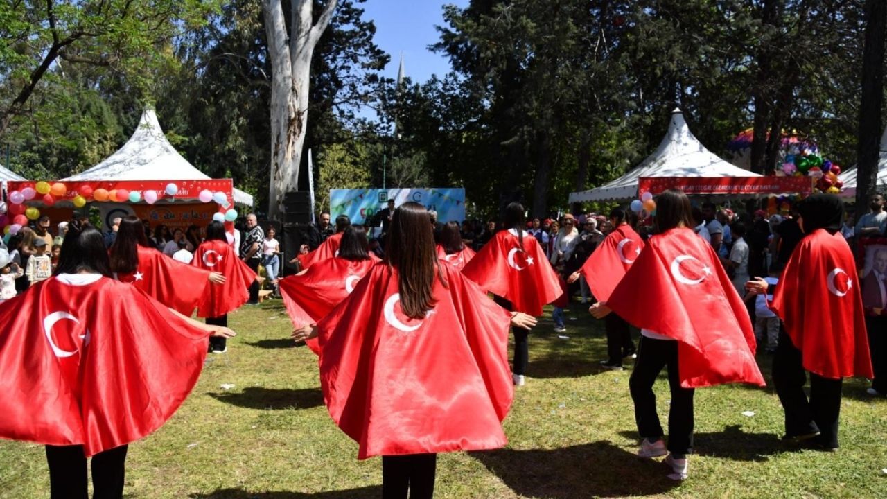 Osmaniye’de 10. Geleneksel Çocuk Şenliği Coşkusu Okü’de Renkli Görüntüler (2)