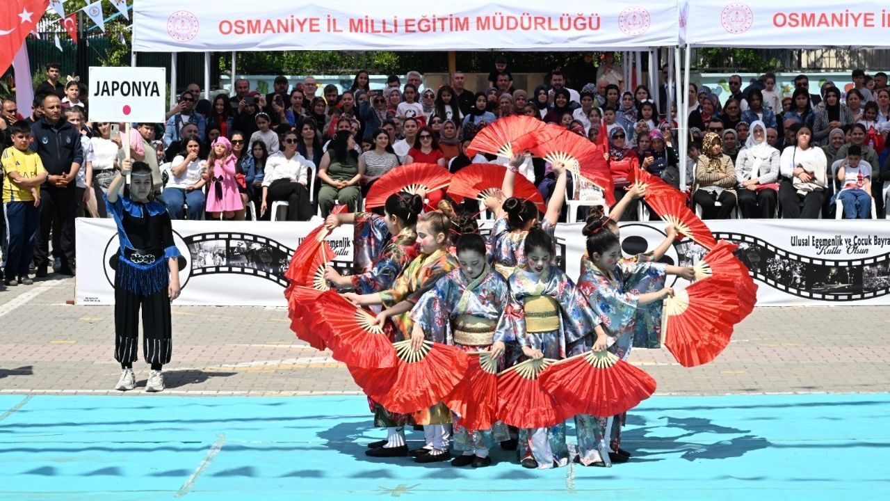 Osmaniye’de 23 Nisan Coşkusu Vali Serdengeçti Miniklerin Sevincine Ortak Oldu