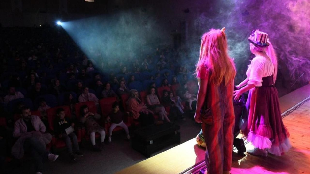 Osmaniye'de Çocuklara Geri Dönüşüm Dersi Çöplük Kralı Ve İcat Sahnelendi (4)