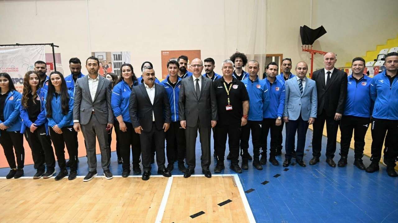 Osmaniye'de Dart Heyecanı Genç Sporcular Grup Birinciliği İçin Yarışıyor (2)