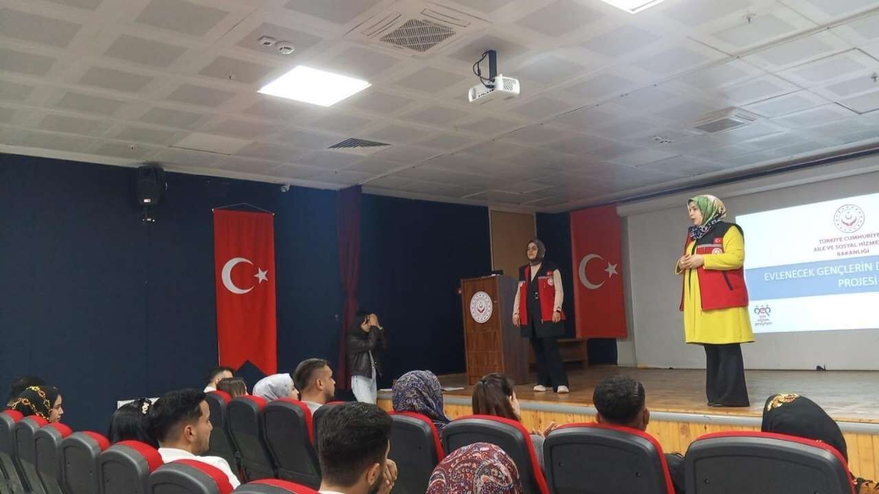 Osmaniye'de Evlenecek Gençlere Büyük Destek Mutlu Evliliğin Formülü Bu Eğitimde! (2)