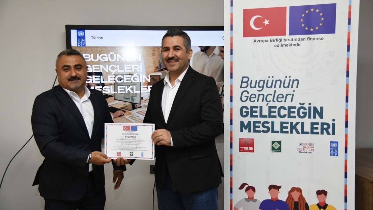 Osmaniye’de Geleceğin Dijital Tasarımcıları Sertifikalarını Aldı (2)