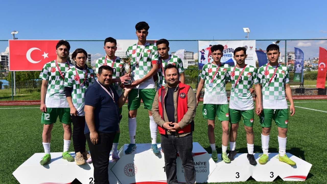 Osmaniye'de Gençler Sahaya İndi Gelecek Güvende Turnuvası'nda Şampiyonlar Belli Oldu! (1)