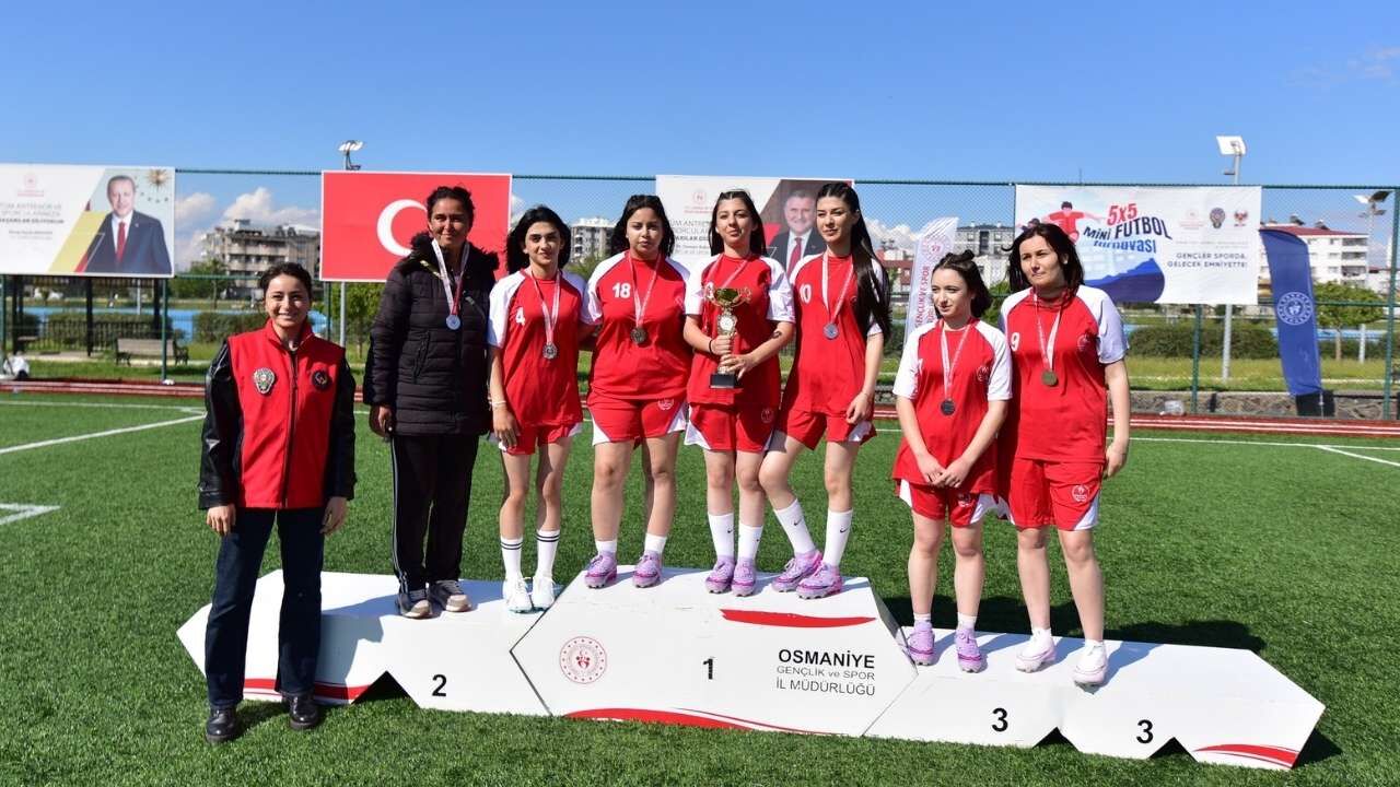 Osmaniye'de Gençler Sahaya İndi Gelecek Güvende Turnuvası'nda Şampiyonlar Belli Oldu! (3)