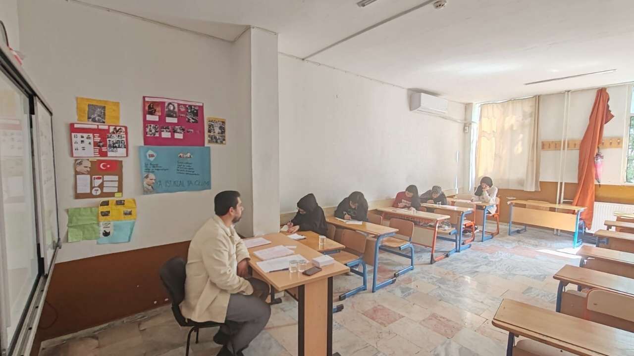 Osmaniye’de Gençler Umre Ödülü İçin Yarıştı Binlerce Öğrenci Sınavda Ter Döktü! (2)