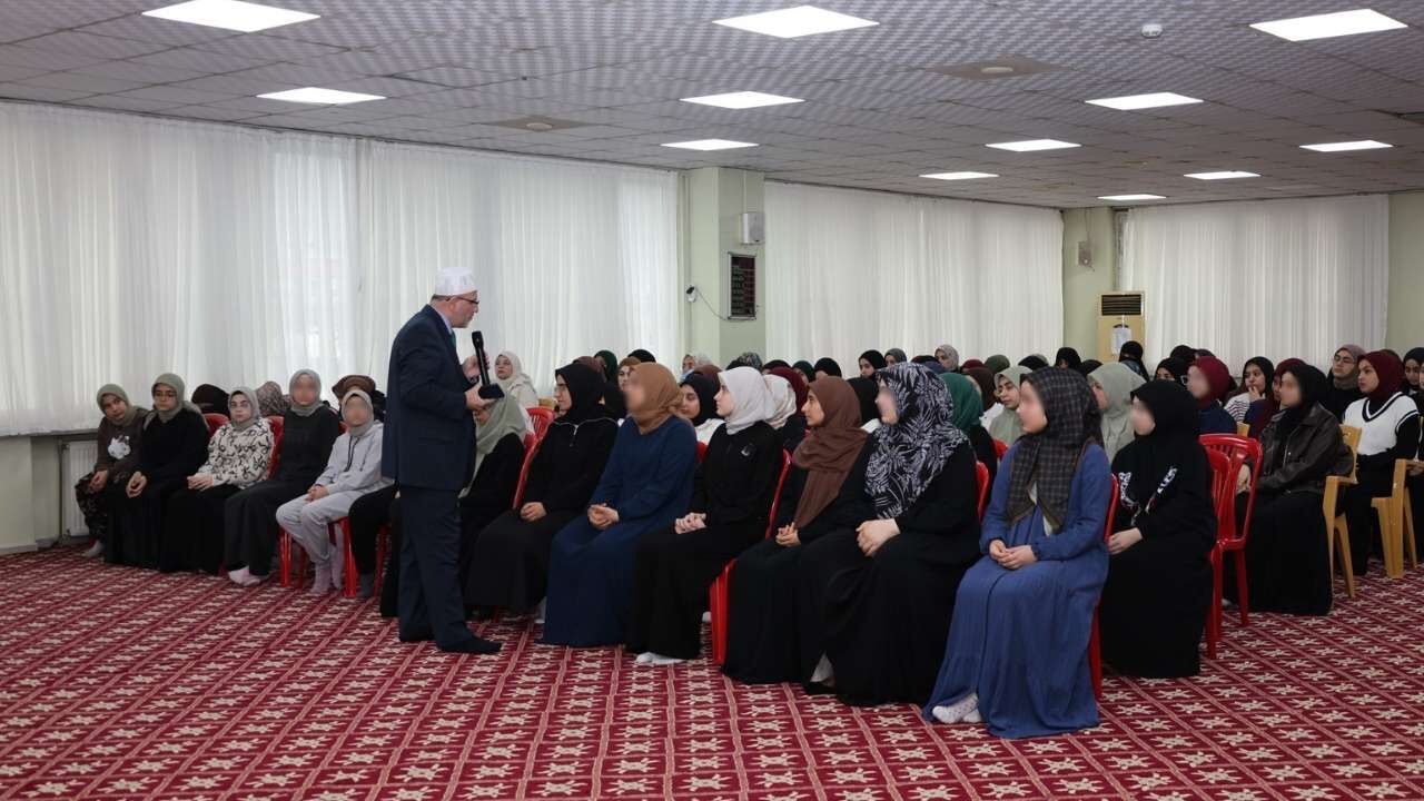 Osmaniye’de Hafızların Geleceğine Işık Tutan Buluşma Kariyer Günleri Düzenlendi