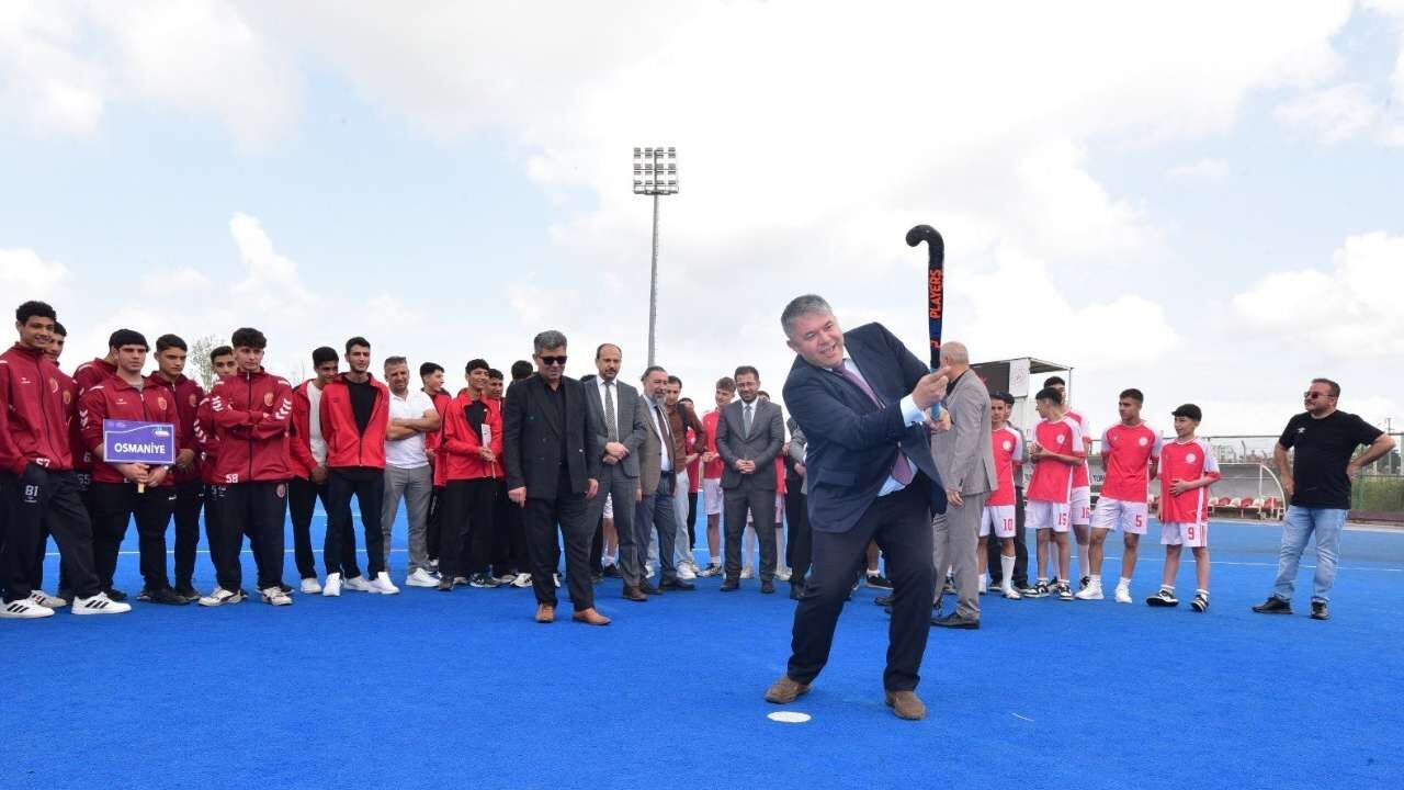 Osmaniye’de Hokey Heyecanı 12 İlden 450 Sporcu Grup Birinciliği İçin Sahada