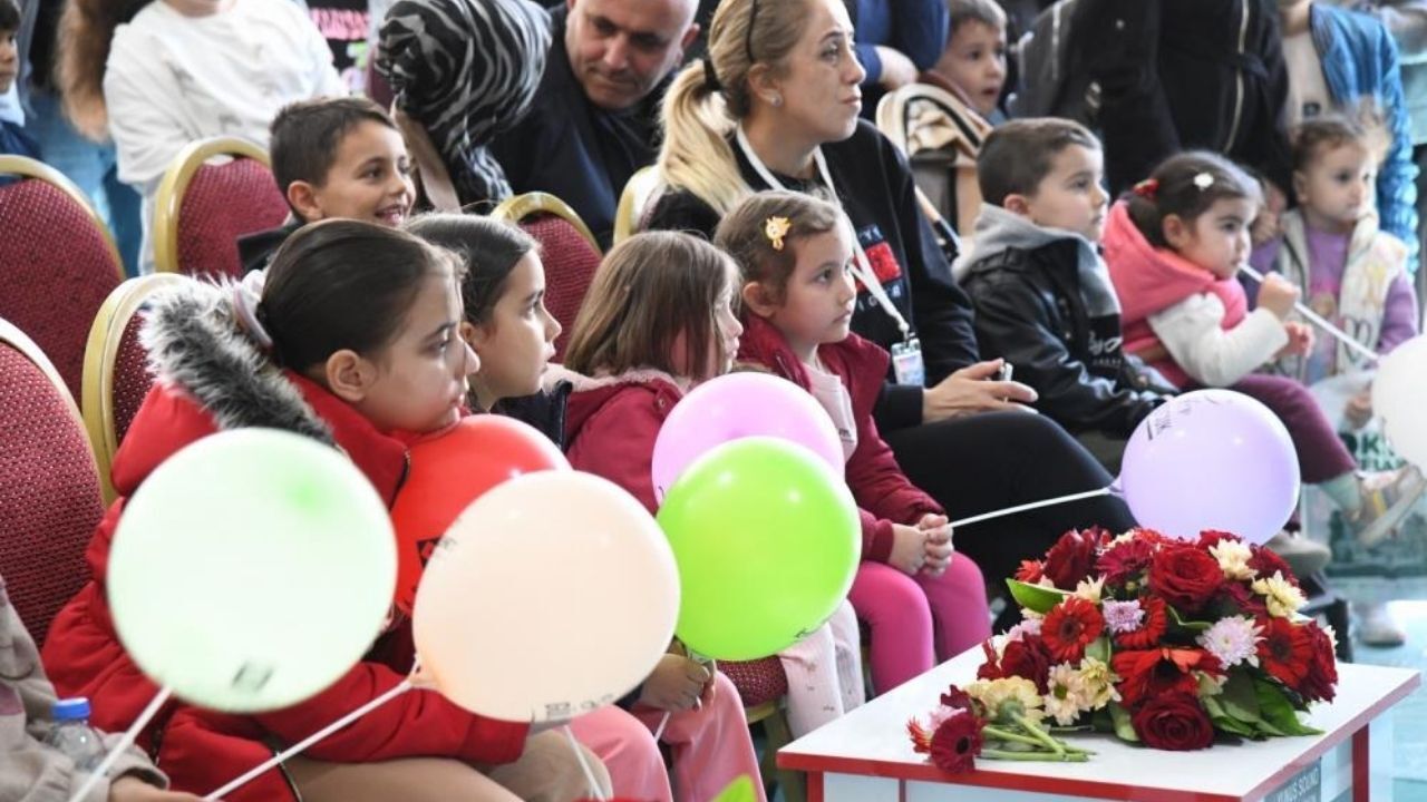 Osmaniye'de Kitap Tutkunları Buluştu 8. Kitap Fuarı'na 30 Bin Ziyaretçi!