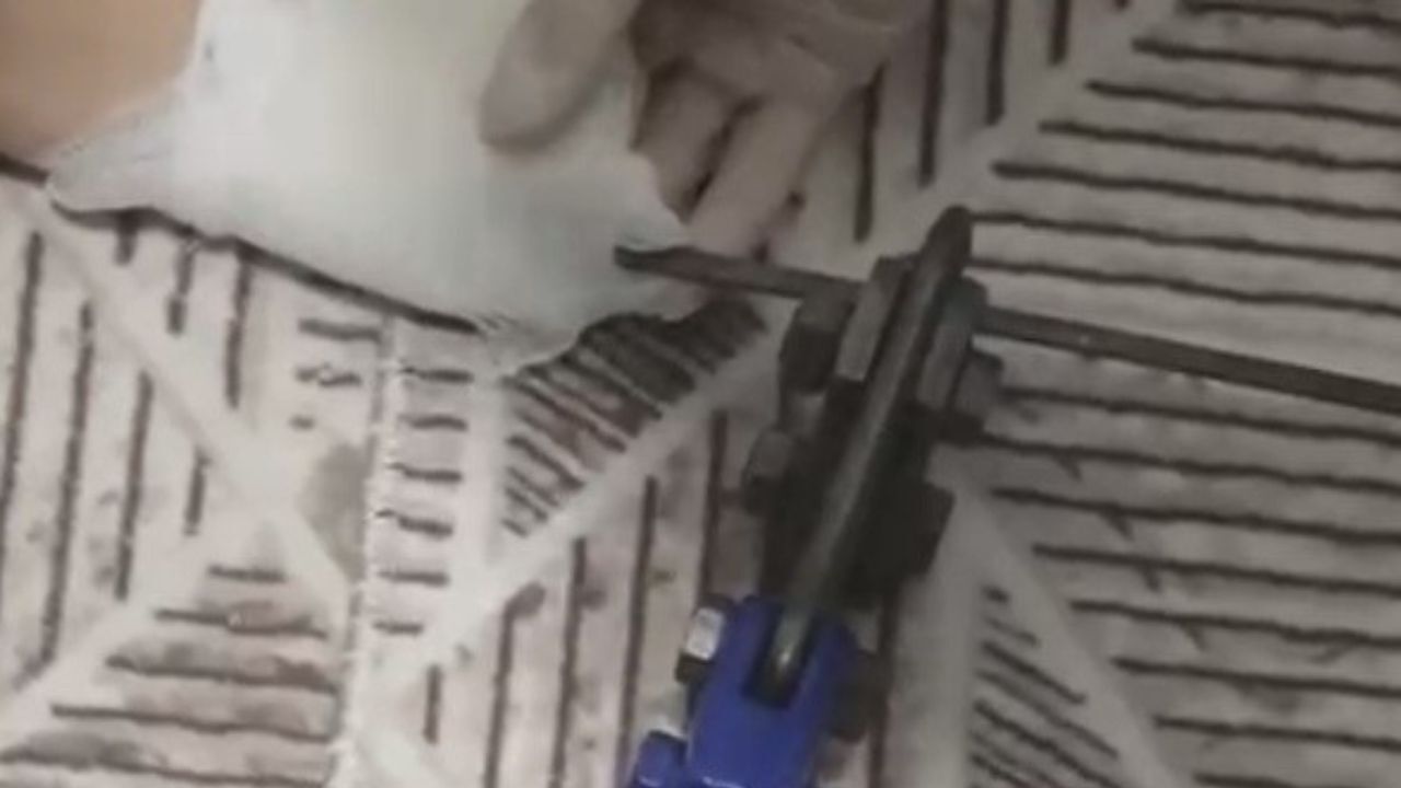 Osmaniye'de Korkutan Olay Küçük Çocuğun Ayağına Mangal Şişi Saplandı (1)