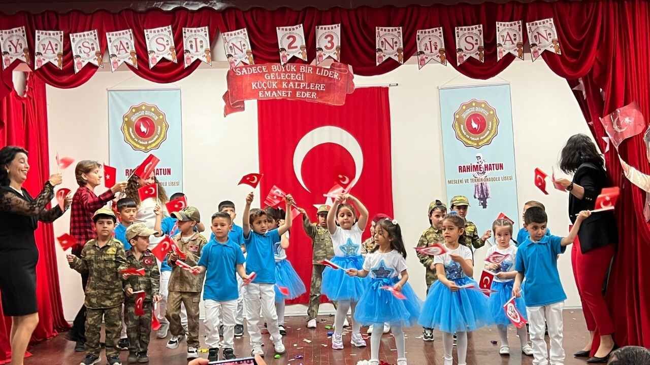 Osmaniye'de Miniklerin Bayram Sevinci Görülmeye Değerdi (2)