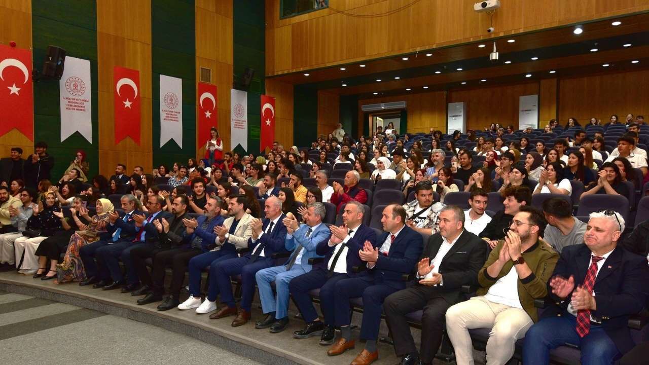 Osmaniye’de Sanat Rüzgarı Genç Yetenekler Bölge Finali Yolunda! (1)