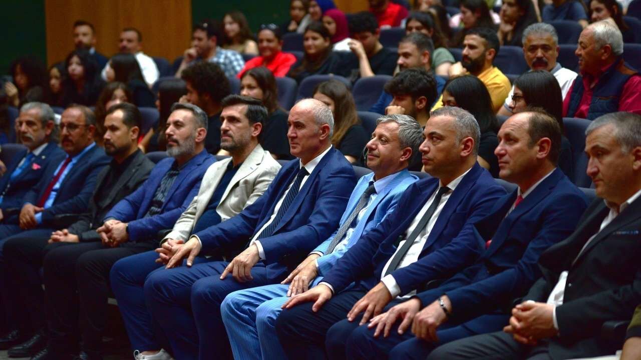 Osmaniye’de Sanat Rüzgarı Genç Yetenekler Bölge Finali Yolunda! (2)