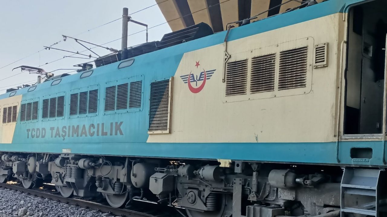 Osmaniye'de Tren Kazası Raylara Bayılıp Düşen Şahıs Ağır Yaralandı