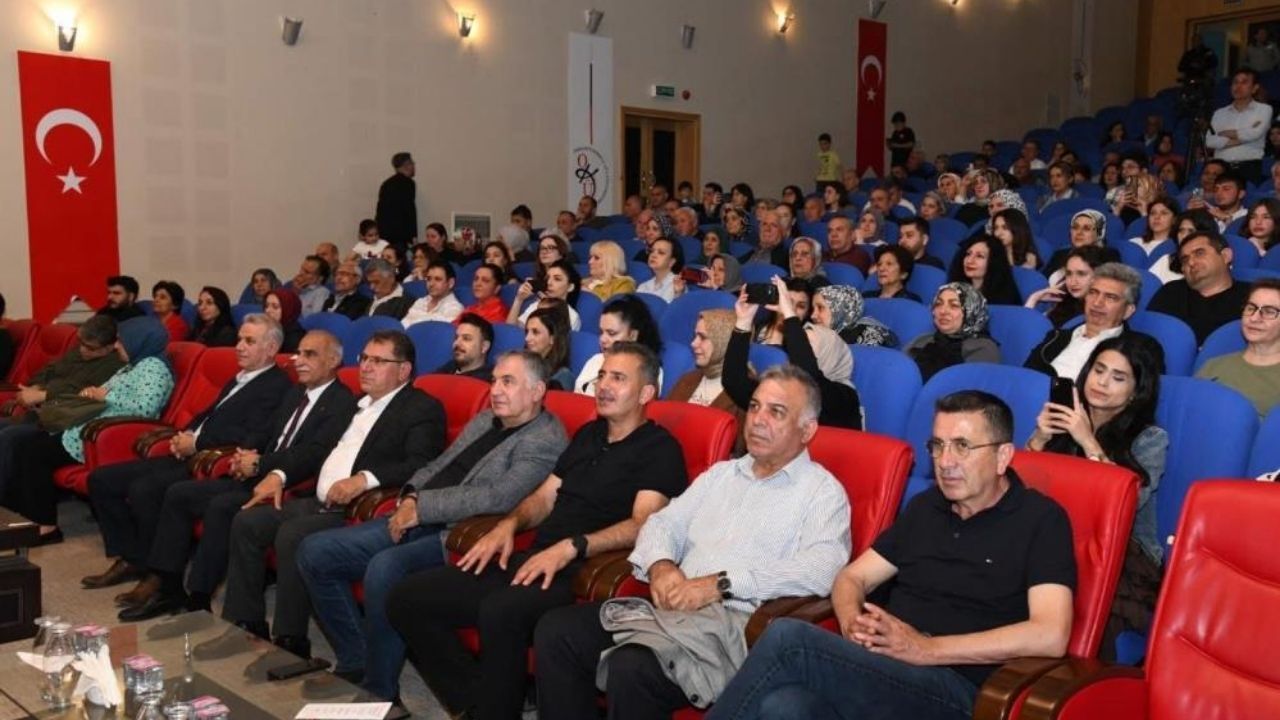 Osmaniye’de Türk Halk Müziği Rüzgarı Esti Ezgilerle Dokunan Bahar Konseri (1)