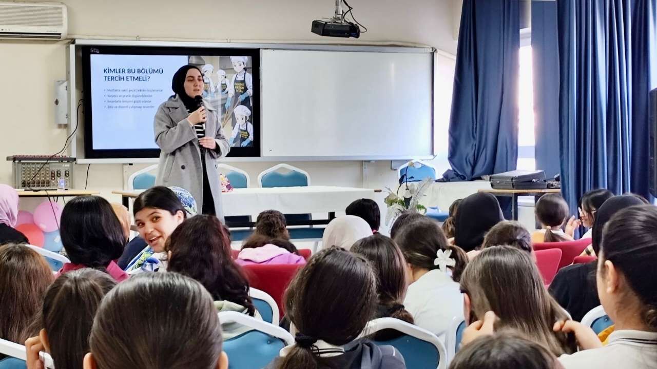 Osmaniyeli Gençler Dikkat! Geleceğin Meslekleri Bu Okulda Tanıtıldı (4)