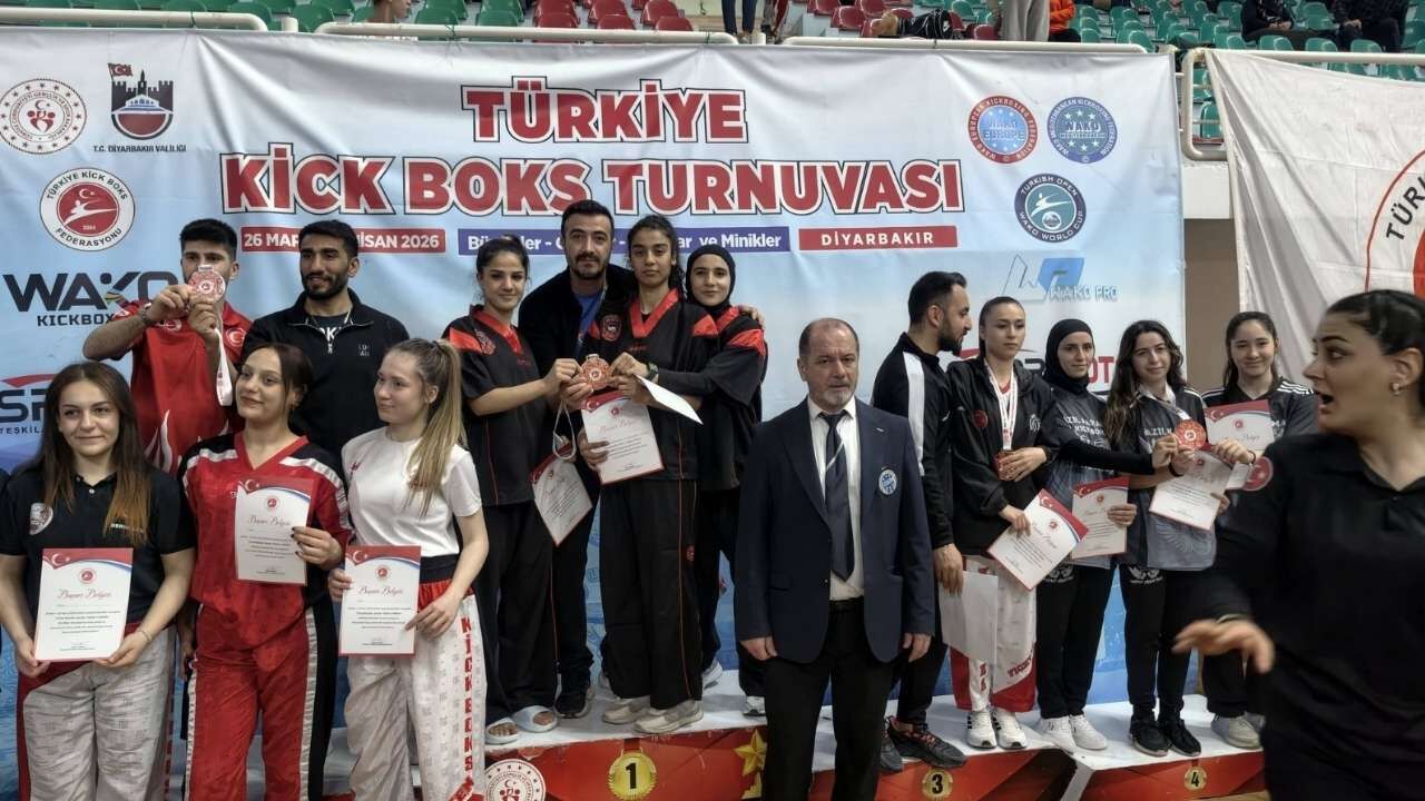 Osmaniyeli Kick Boksçular Diyarbakır’da Tarih Yazdı 35 Madalya Ve 3 Şampiyonluk (1)