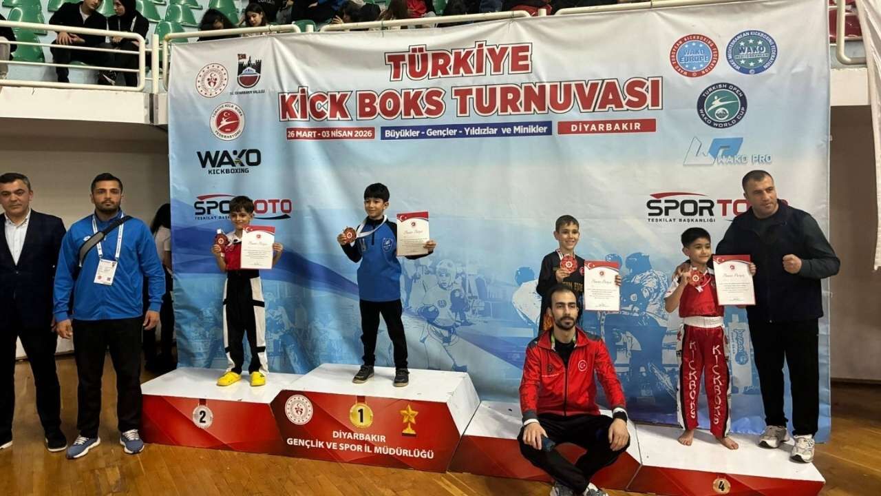 Osmaniyeli Kick Boksçular Diyarbakır’da Tarih Yazdı 35 Madalya Ve 3 Şampiyonluk (2)