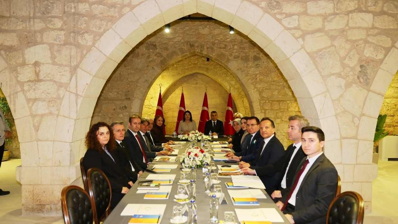 Osmaniye’nin Ulaşım Geleceği Mersin’deki Kritik Toplantıda Masaya Yatırıldı (5)