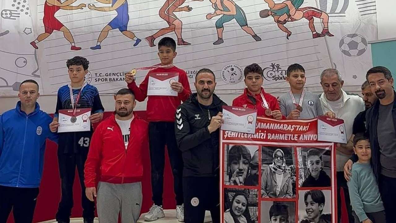 Osmaniye’ye Güreşte Türkiye Üçüncülüğü Geldi (1)