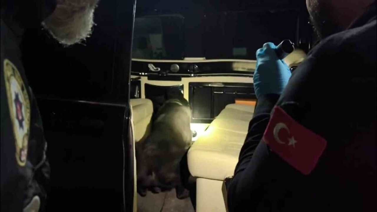 Panelvanda 825 Kilo Bonzai Hammaddesi Yakalandı (2)