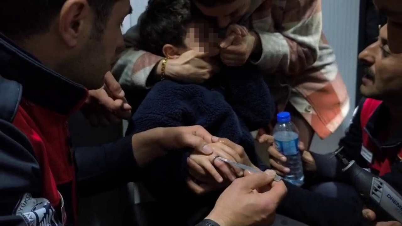Parmağına Yüzük Sıkışan Çocuğun İmdadına İtfaiye Yetişti (2)