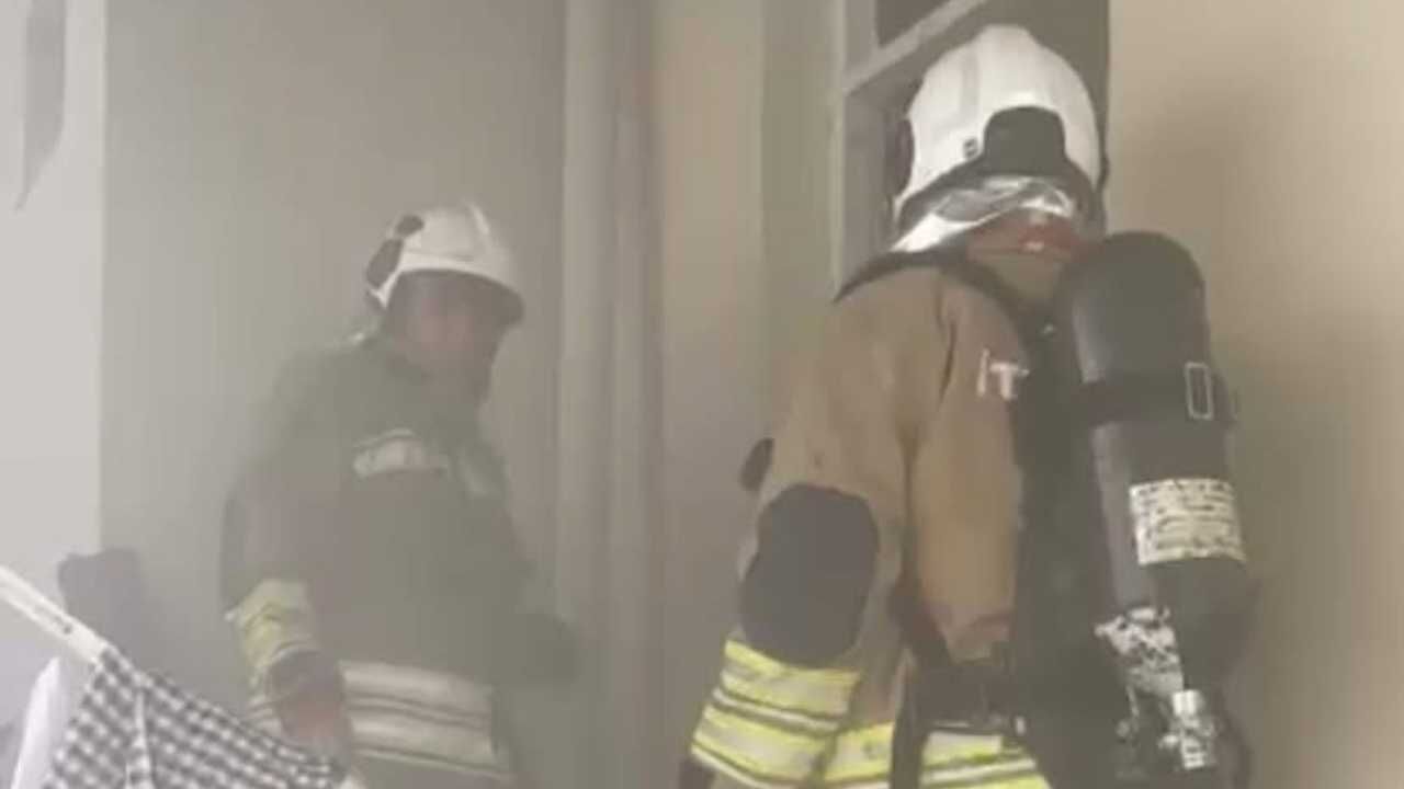 Reyhanlı’da Korkutan Ev Yangını İtfaiye Ekipleri Alevlerin Yayılmasını Önledi (1)