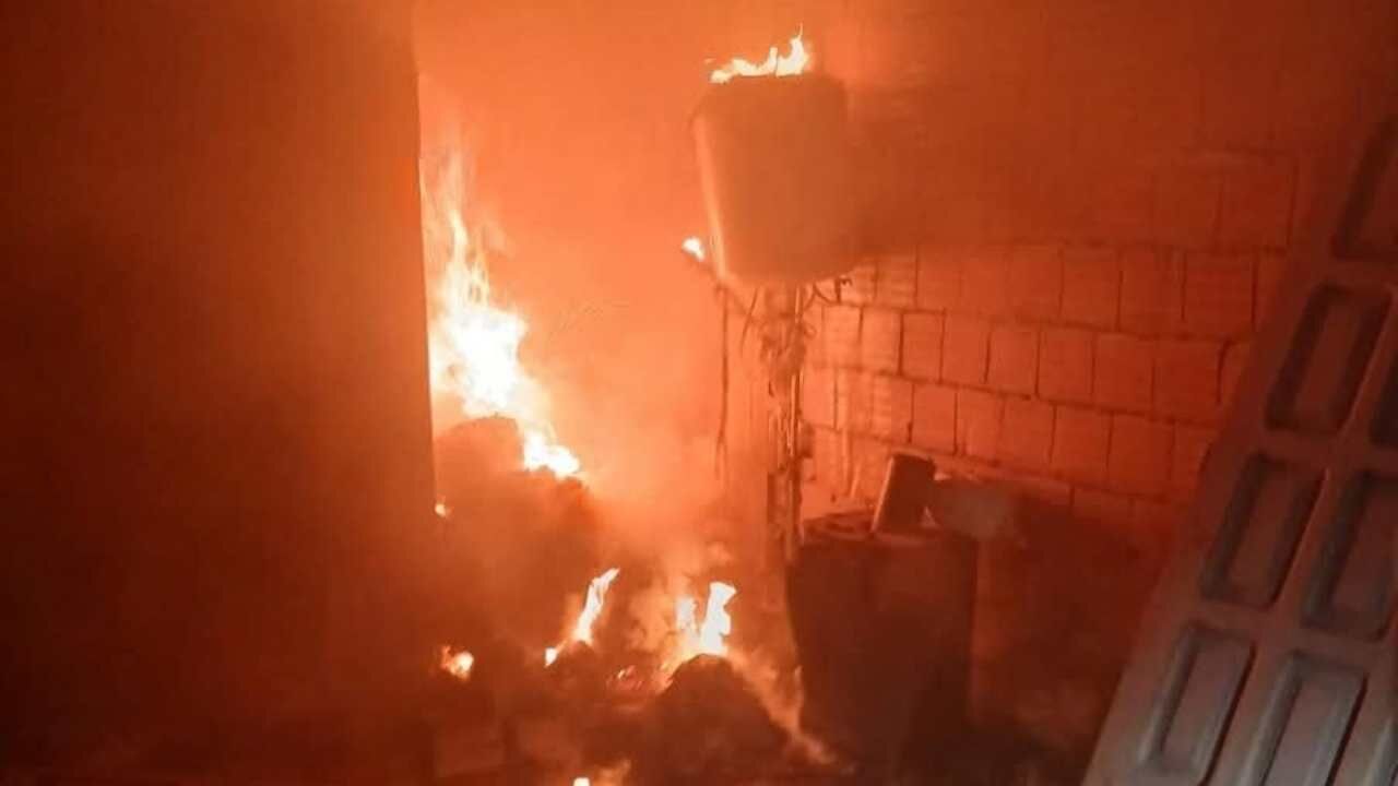 Samandağ’da Korkutan Yangın Metruk Bina Alevlere Teslim Oldu-1