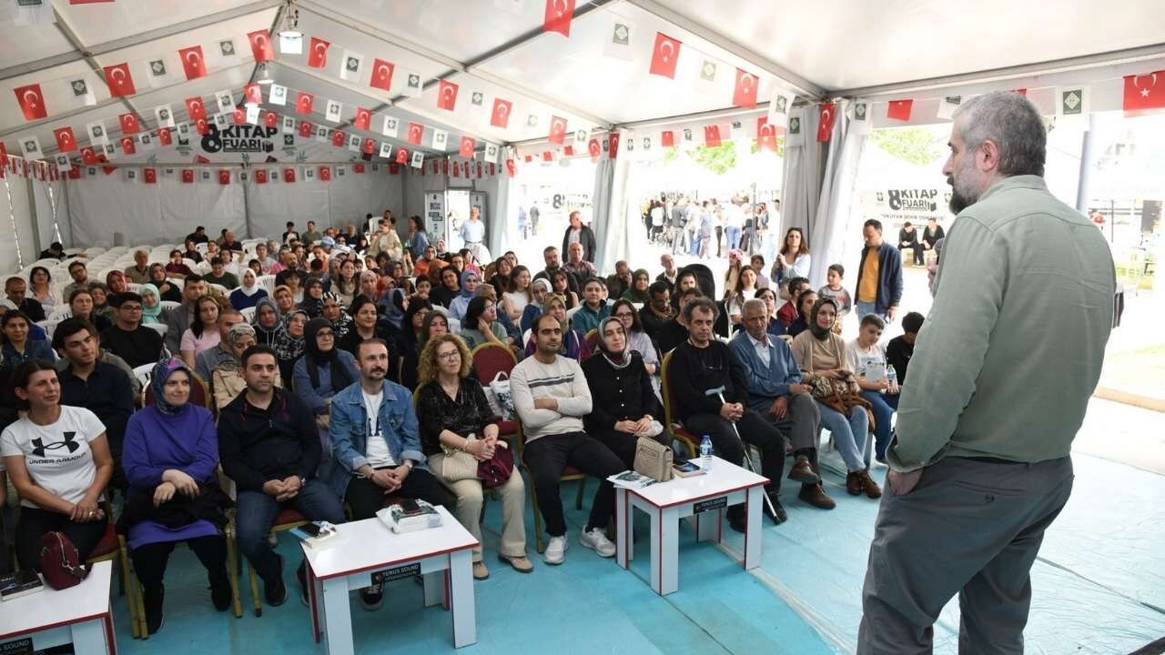 Ünlü Yazar Serkan Karaismailoğlu Osmaniye’de Okurlarıyla Buluştu (2)