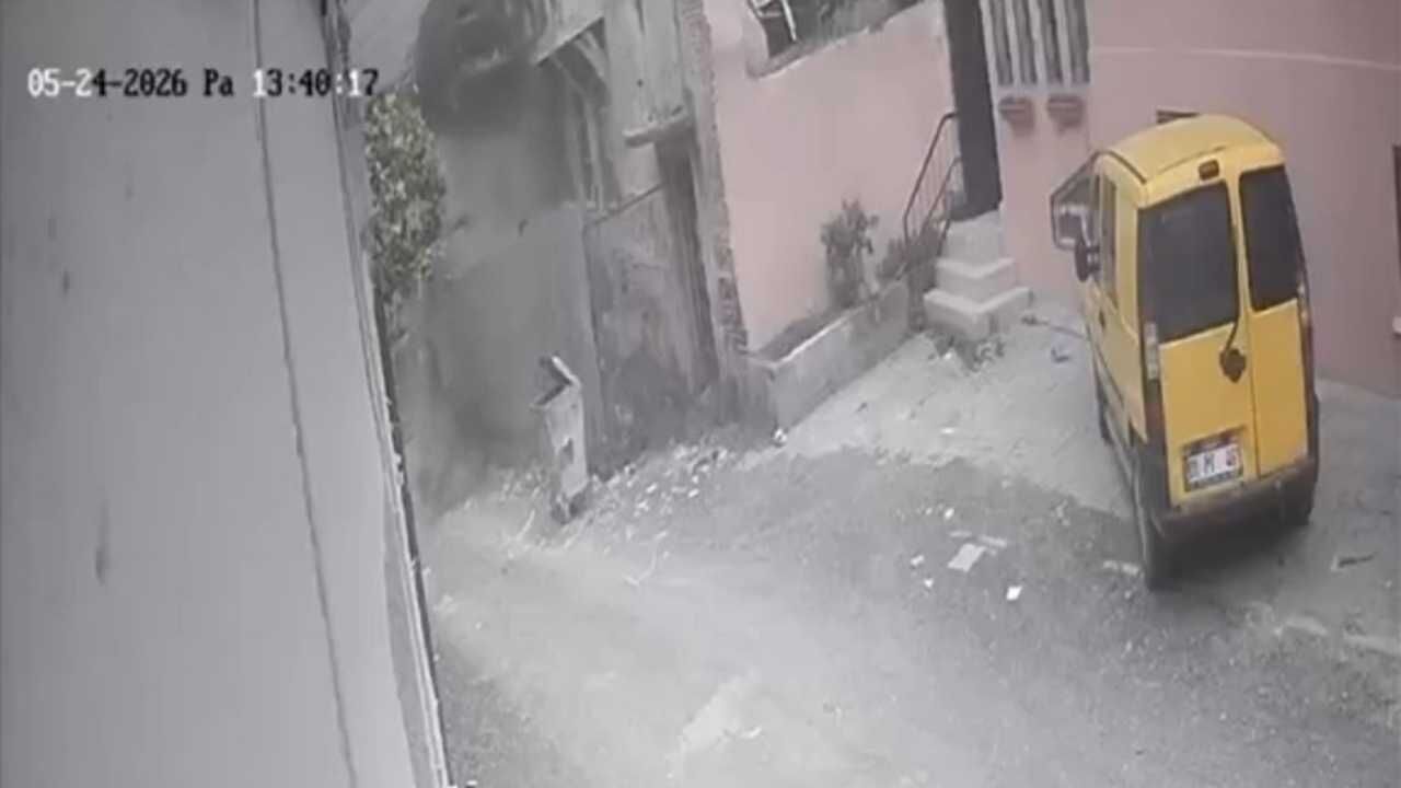 Adana’da Sağanak Yağış Ve Deprem Sonrası Metruk Bina Yıkıldı (2)
