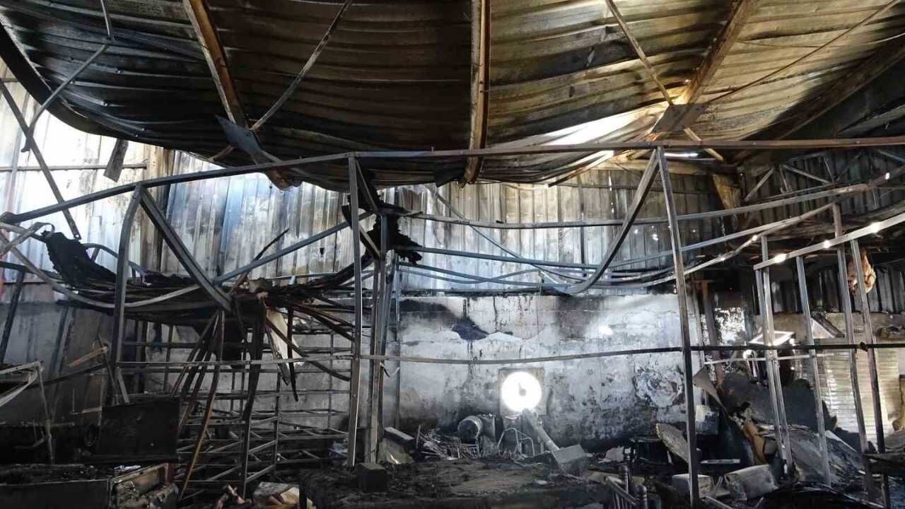 Alevlere Teslim Olan Mobilya Atölyesi Kül Oldu (2)