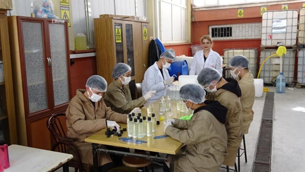 Bahçe’nin Girişimci Öğrencileri Okul Değil Sanki Fabrika! (1)
