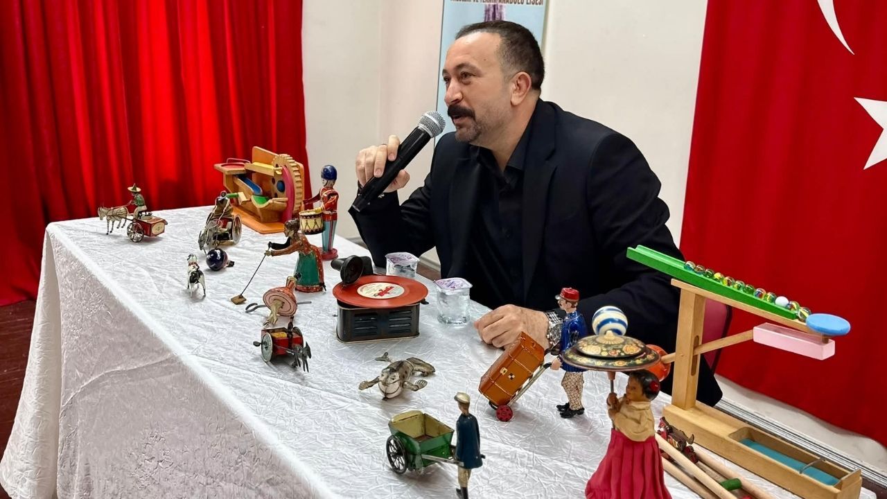 Çocuk Gelişimi Öğrencileri Mesleğin İnceliklerini Okü Öğretim Görevlisi Celil Atasever’den Dinledi