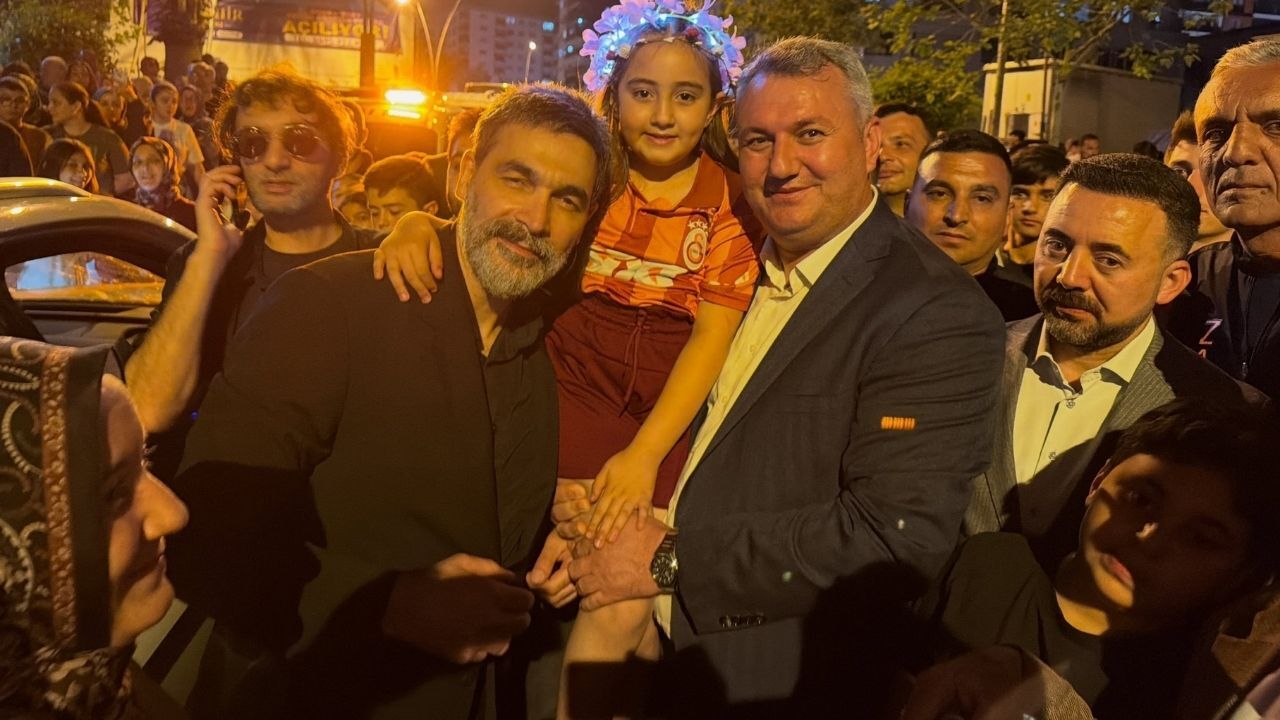 Düziçi Karacaoğlan Festivali’nde Uğur Işılak Rüzgarı! Efsane Finale Binlerce Kişi Katıldı (1)