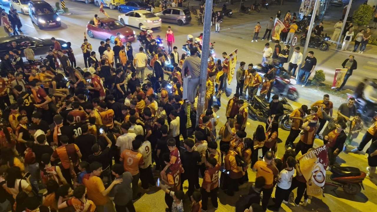 Galatasaray Şampiyonluğu Osmaniye'de Coşkuyla Kutlandı (1)