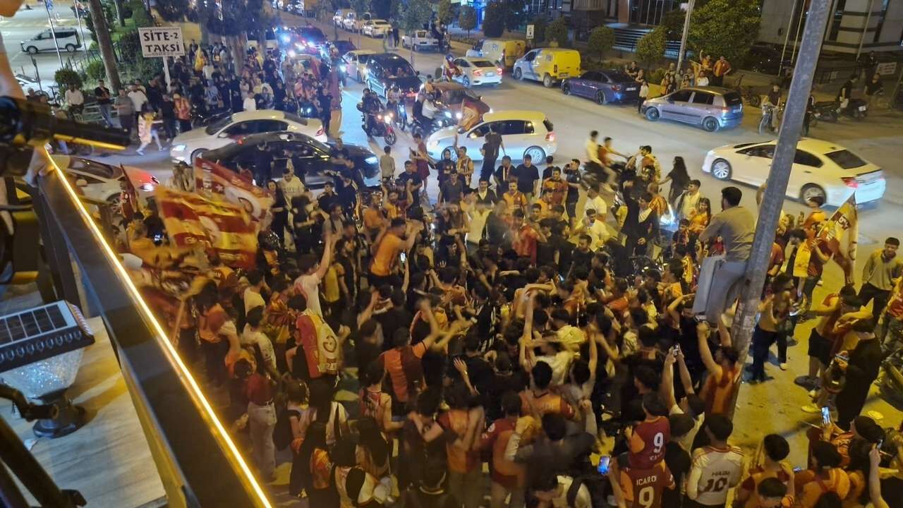 Galatasaray Şampiyonluğu Osmaniye'de Coşkuyla Kutlandı (2)