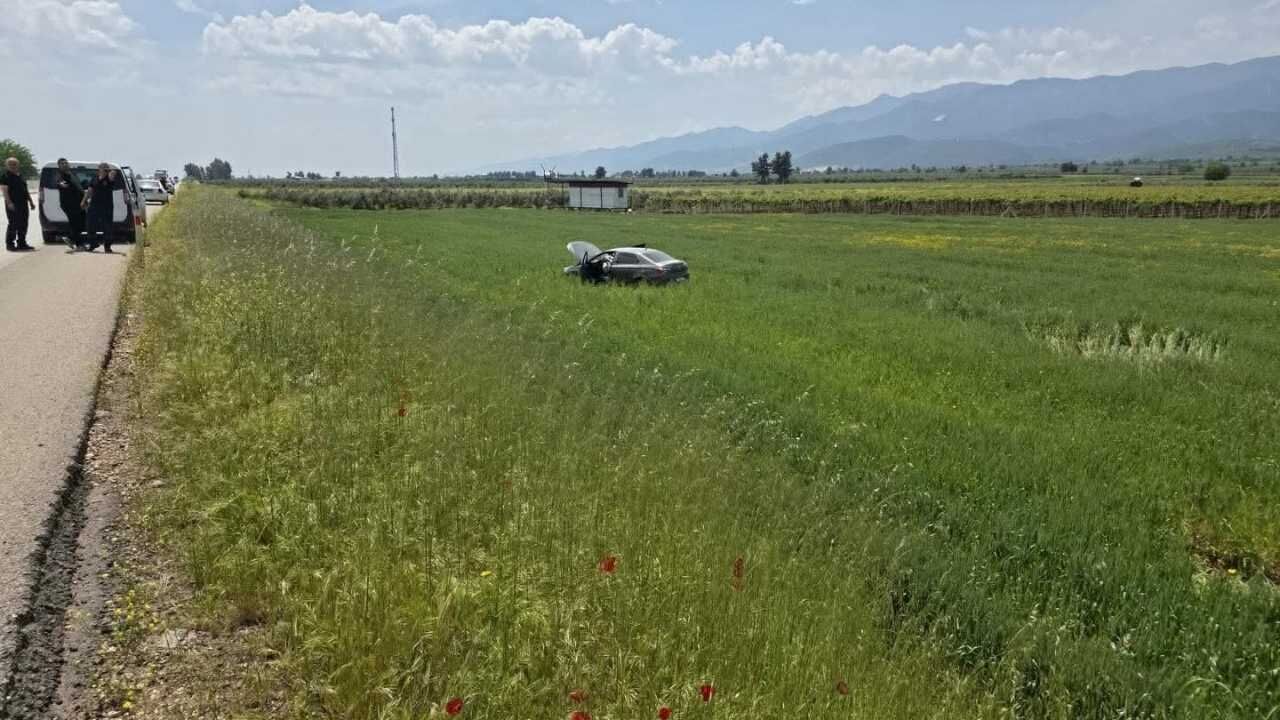 Hassa'da Kontrolden Çıkan Otomobil Tarlaya Uçtu 1 Yaralı (1)