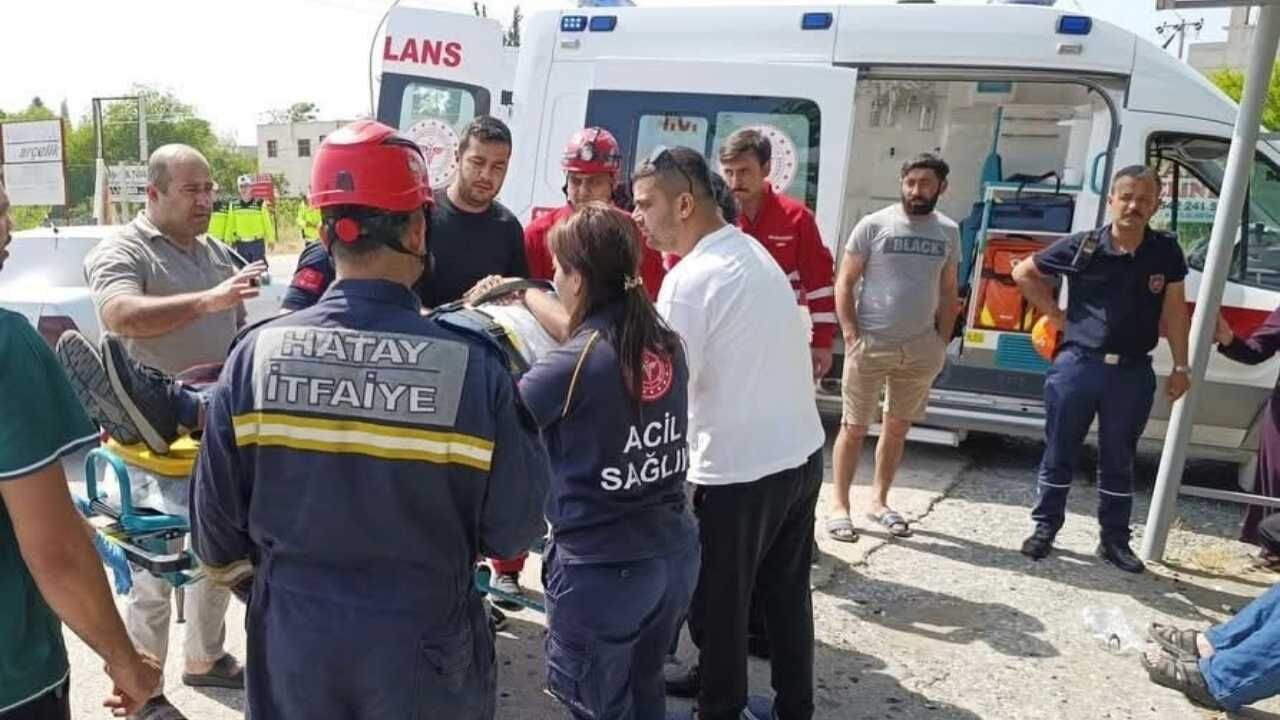Hatay Dörtyol’da Şiddetli Çarpışma 2 Kişi Yaralandı (1)
