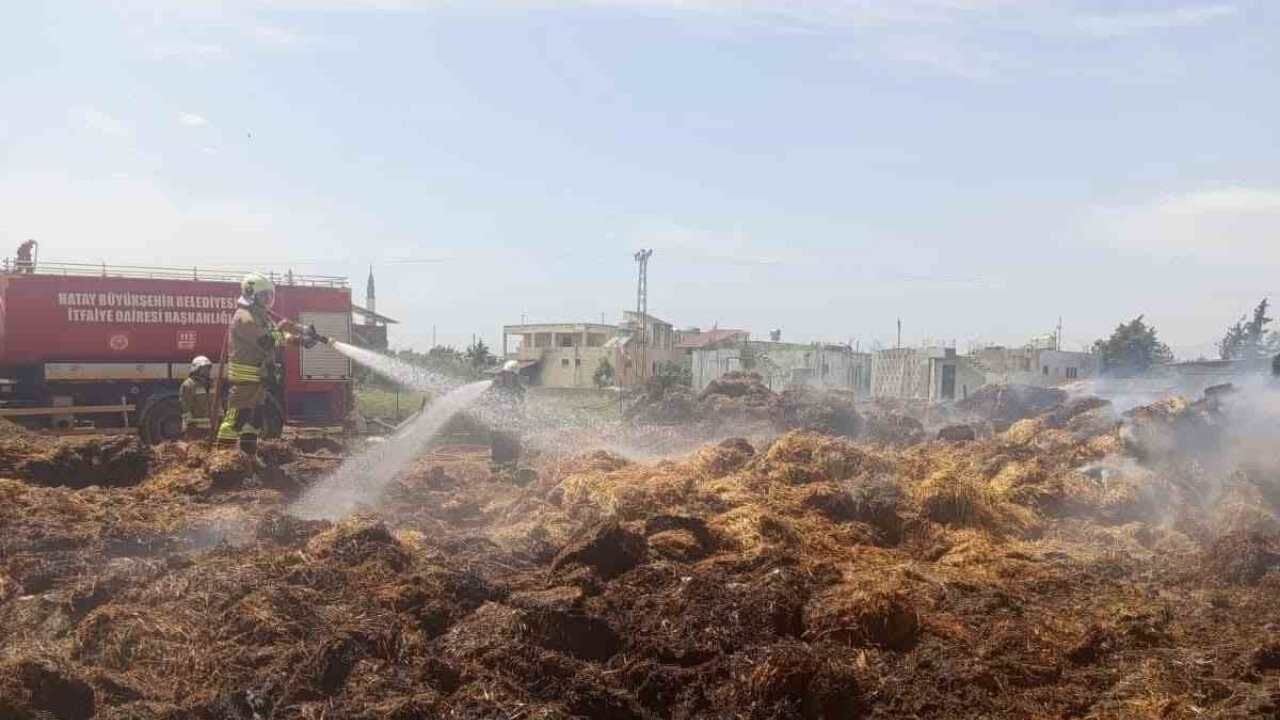 Hatay Kumlu’da Korkutan Samanlık Yangını (2)-1