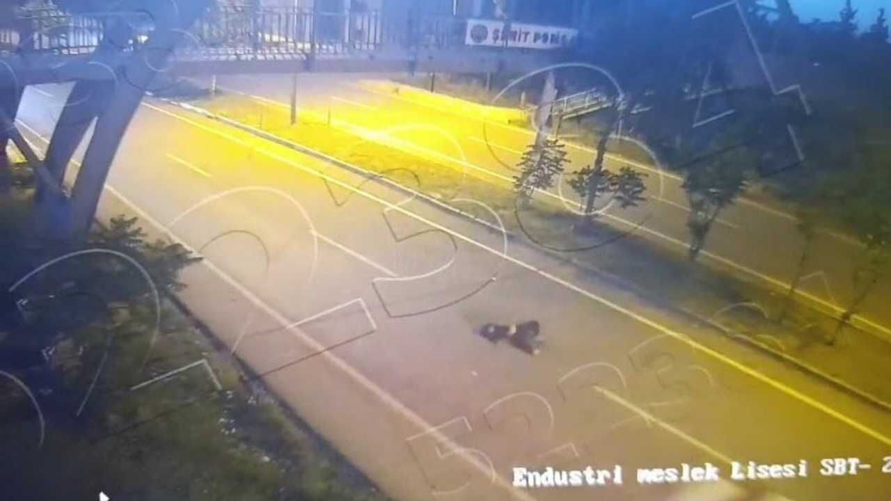 Hatay’da Üst Geçitten Atlayan Çocuğa Otomobil Çarptı (1)