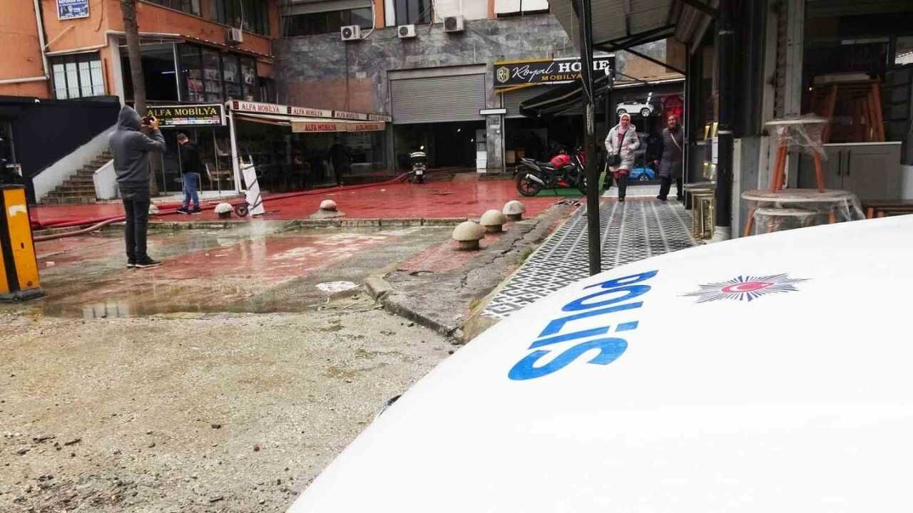 İş Yerinde Silahlı Saldırı Nizamettin Alban Ağır Yaralandı (2)