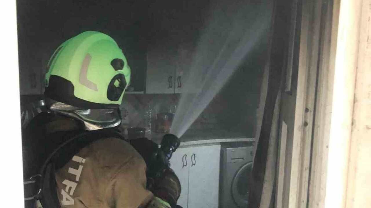 İskenderun Barıstepe Mahallesi’nde Korkutan Yangın (2)